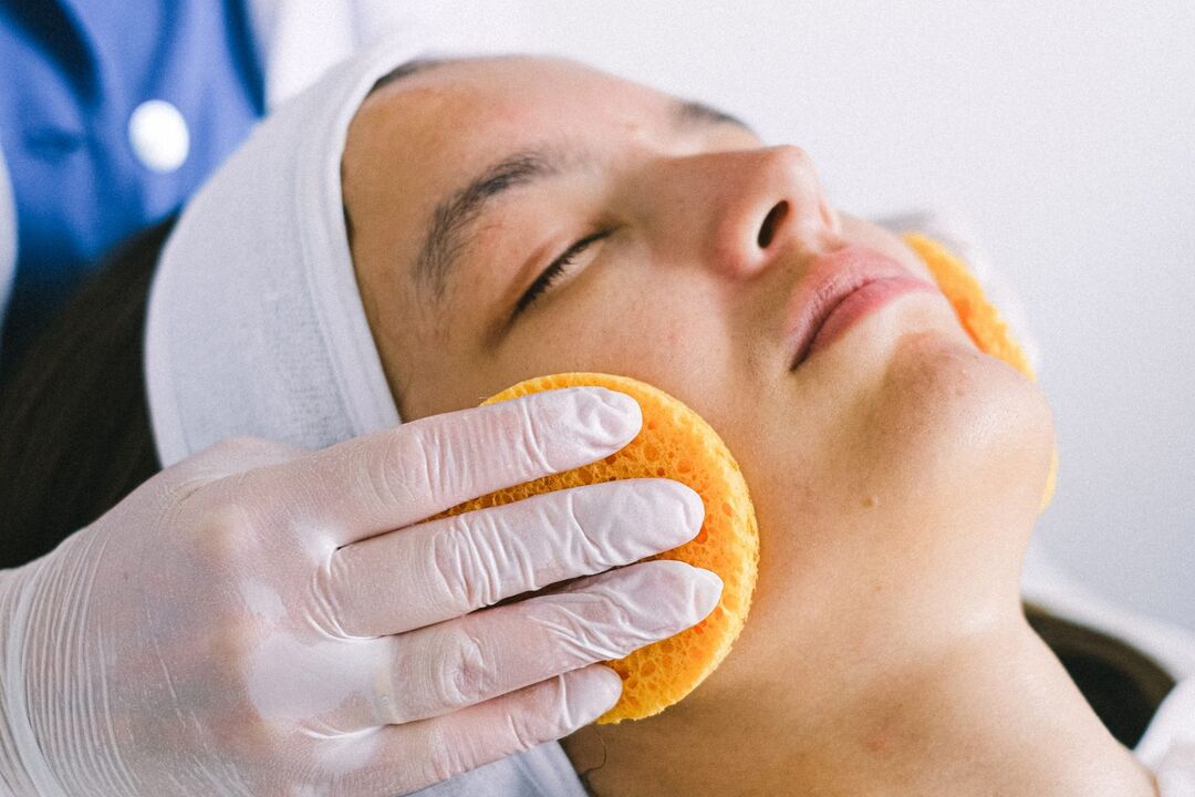Gilus veido odos valymas - būtina procedūra nuo 30 metų
