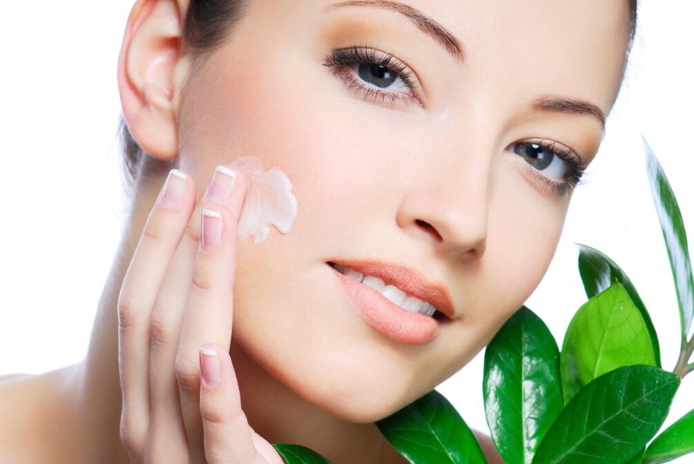 Atjauninanti odos priežiūra namuose